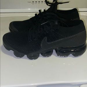 Nike triple black vapormax women’s shoes